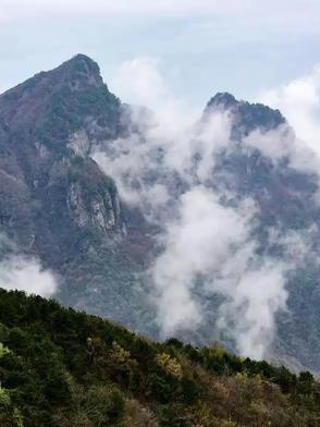 翻过这座山我们是冠军